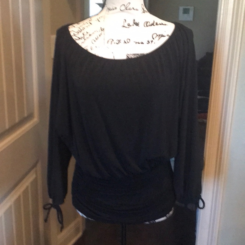 Gorgeous top with tie sleeves and detail waist